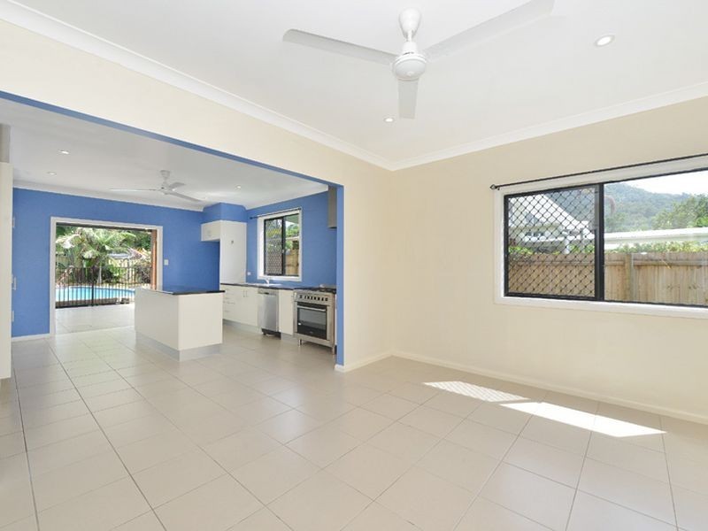 4 Izatt Close, Edge Hill QLD 4870