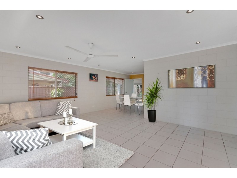 94 Enmore Street, Manoora QLD 4870