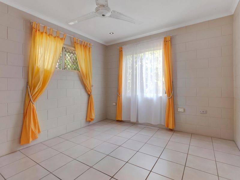 94 Enmore Street, Manoora QLD 4870