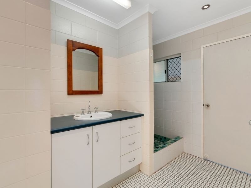 94 Enmore Street, Manoora QLD 4870