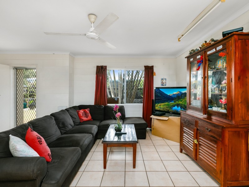 13 Veivers Close, Westcourt QLD 4870