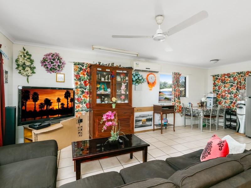 13 Veivers Close, Westcourt QLD 4870