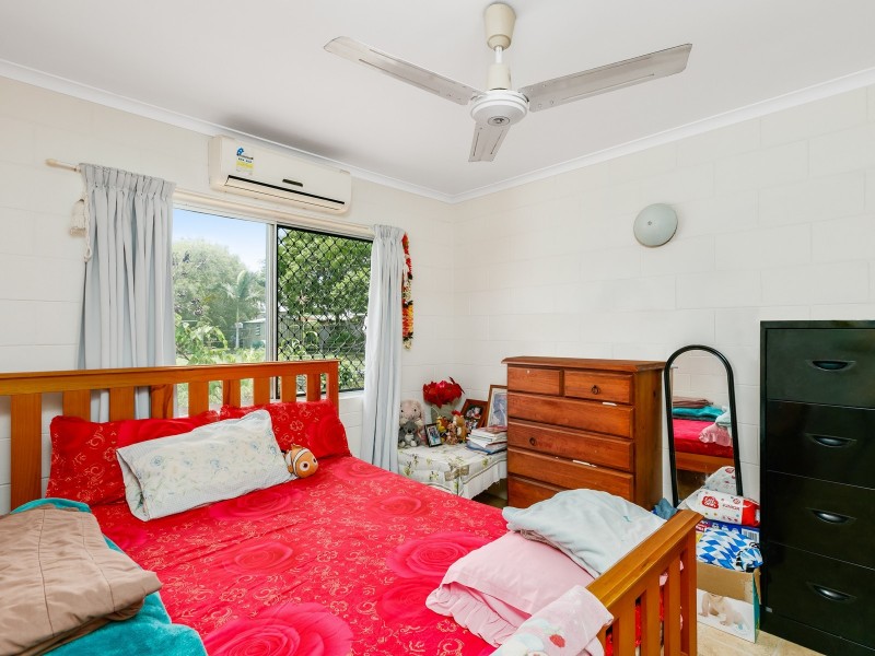 13 Veivers Close, Westcourt QLD 4870