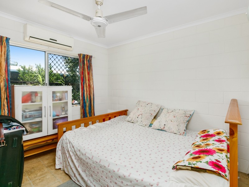 13 Veivers Close, Westcourt QLD 4870