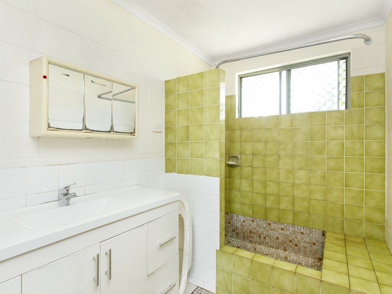 13 Veivers Close, Westcourt QLD 4870