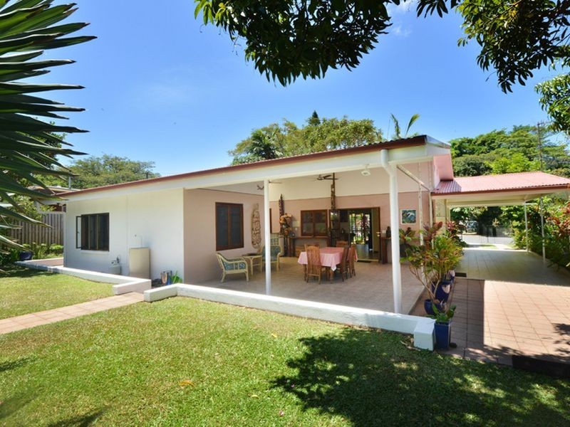 13 Bolton Street, Whitfield QLD 4870