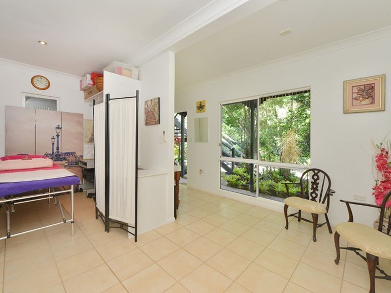 29-31 Cascades Drive, Redlynch QLD 4870