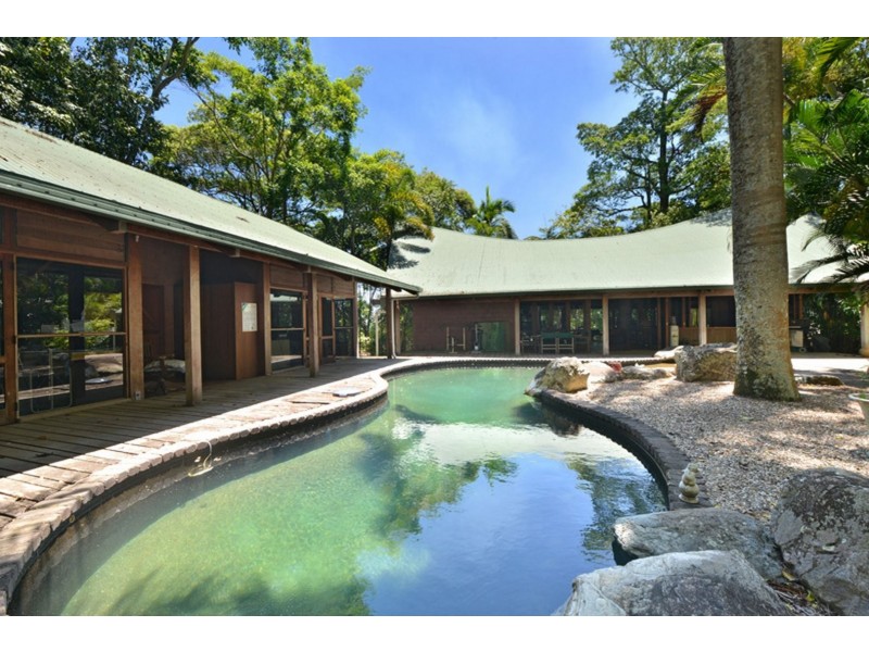 438 Brinsmead Road, Brinsmead QLD 4870