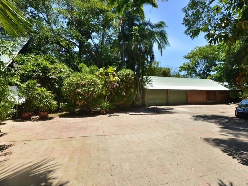 438 Brinsmead Road, Brinsmead QLD 4870