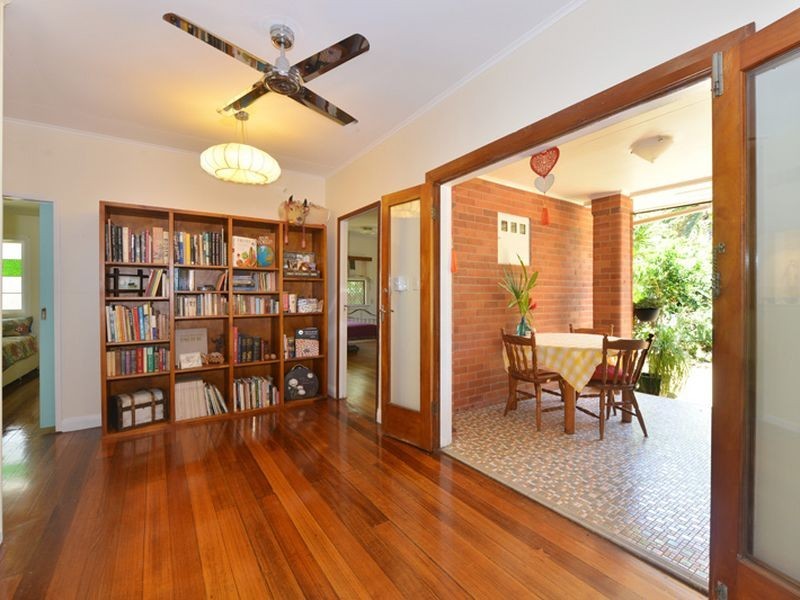 219 Woodward Street, Whitfield QLD 4870