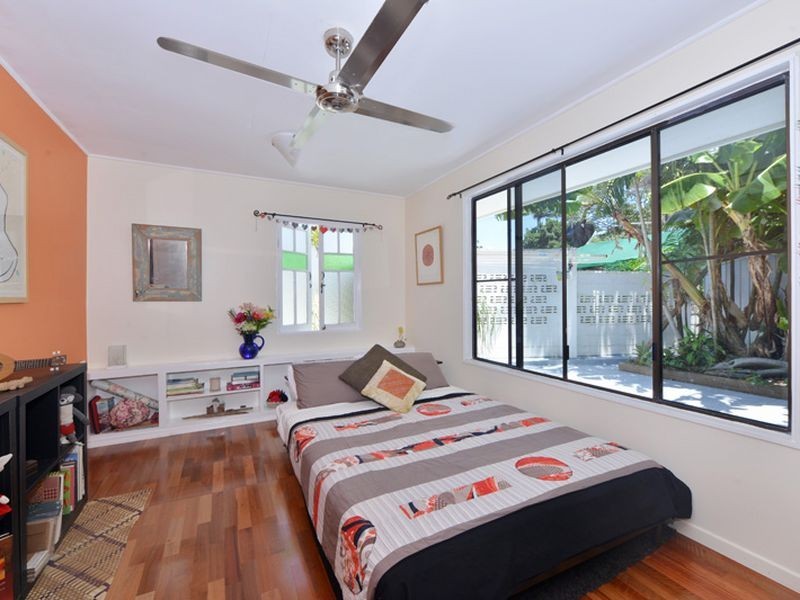 219 Woodward Street, Whitfield QLD 4870