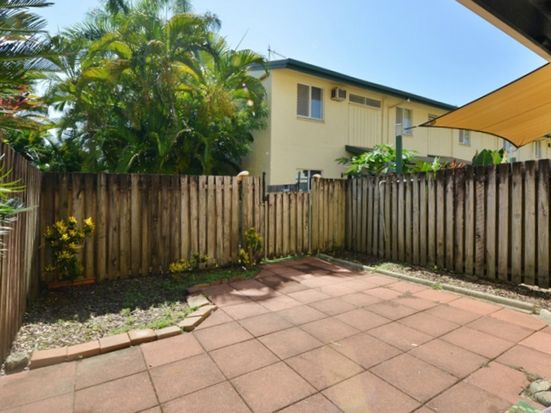 11/11 Pioneer Street, Manoora QLD 4870