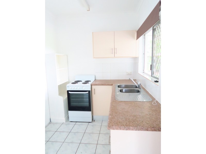 2 Conlan Close, Manoora QLD 4870