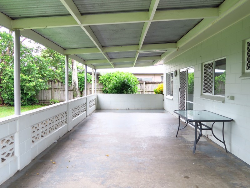 2 Conlan Close, Manoora QLD 4870