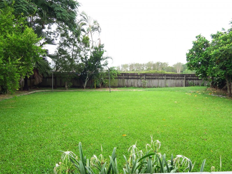 2 Conlan Close, Manoora QLD 4870