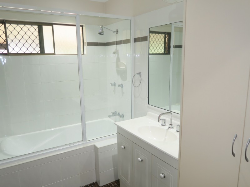 2 Lomond Close, Edge Hill QLD 4870