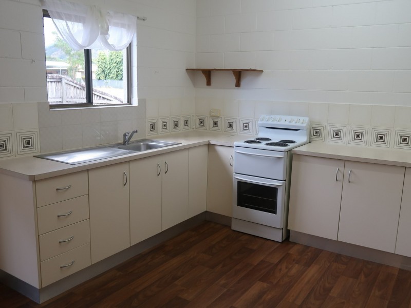 2/112 Windarra Street, Woree QLD 4868