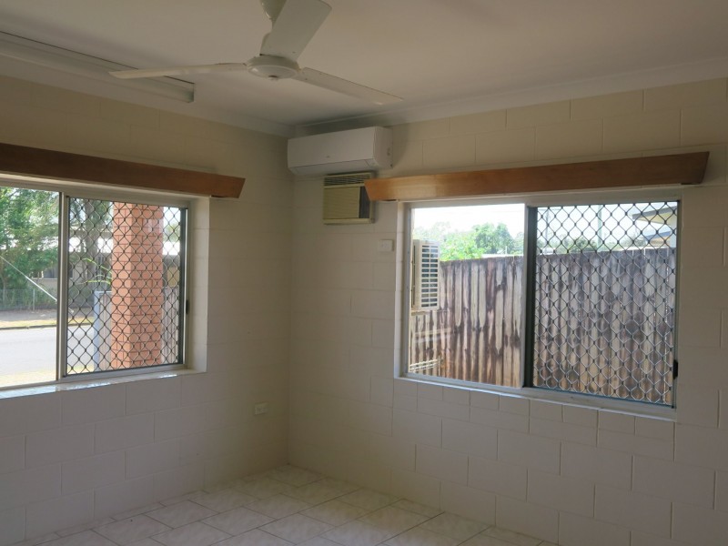 1/5 Angela Street, Woree QLD 4868