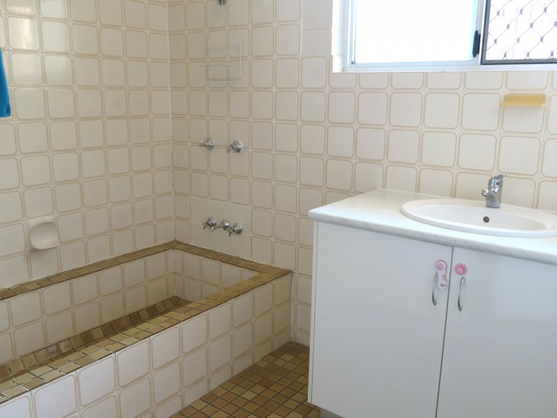 1/5 Angela Street, Woree QLD 4868