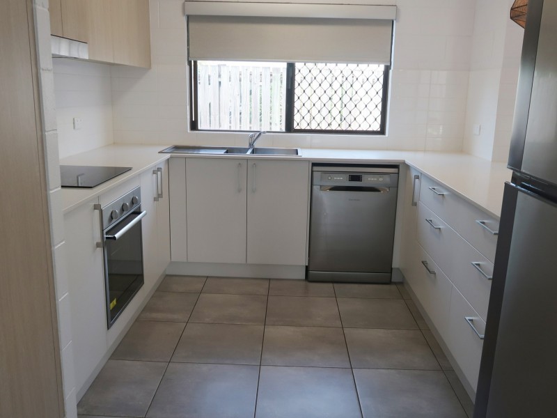 2/12 Springfield Crescent, Manoora QLD 4870