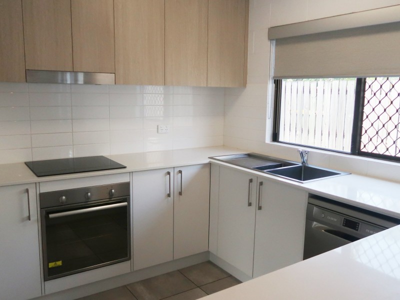 2/12 Springfield Crescent, Manoora QLD 4870