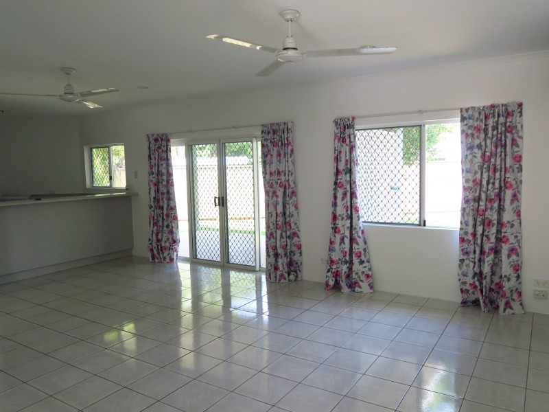 2/8 Kavieng Street, Trinity Beach QLD 4879