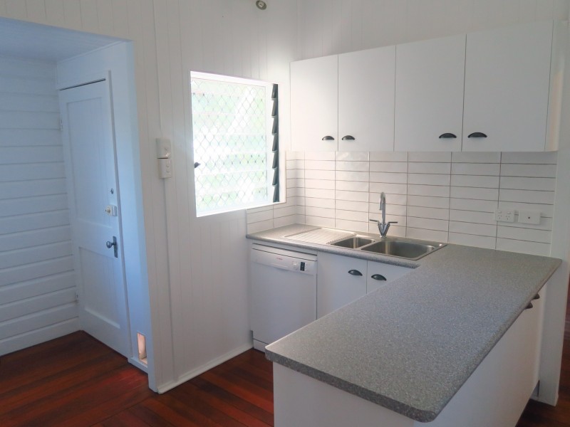 320 Pease Street, Edge Hill QLD 4870