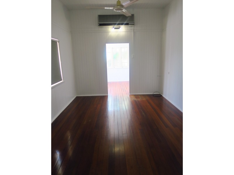 320 Pease Street, Edge Hill QLD 4870