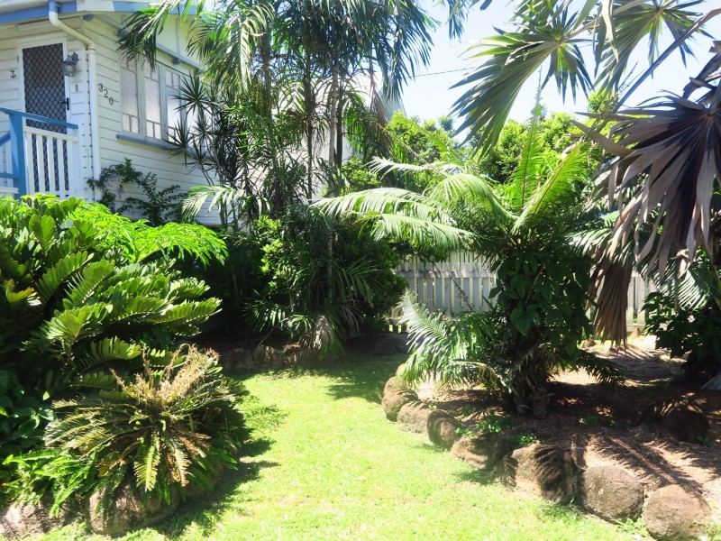 320 Pease Street, Edge Hill QLD 4870