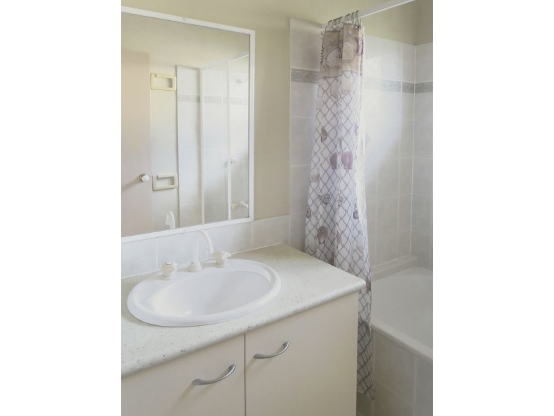 150 Mcfarlane Drive, Kanimbla QLD 4870