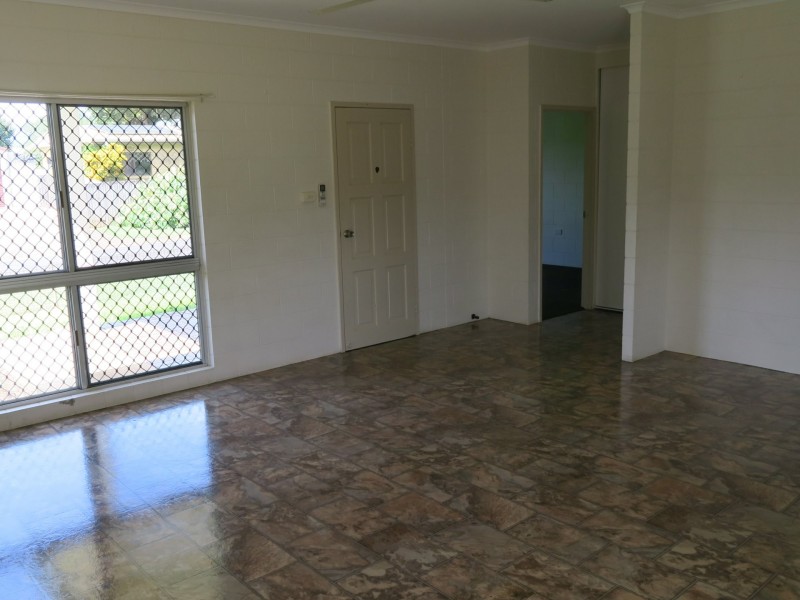 2 Carmel Close, Woree QLD 4868