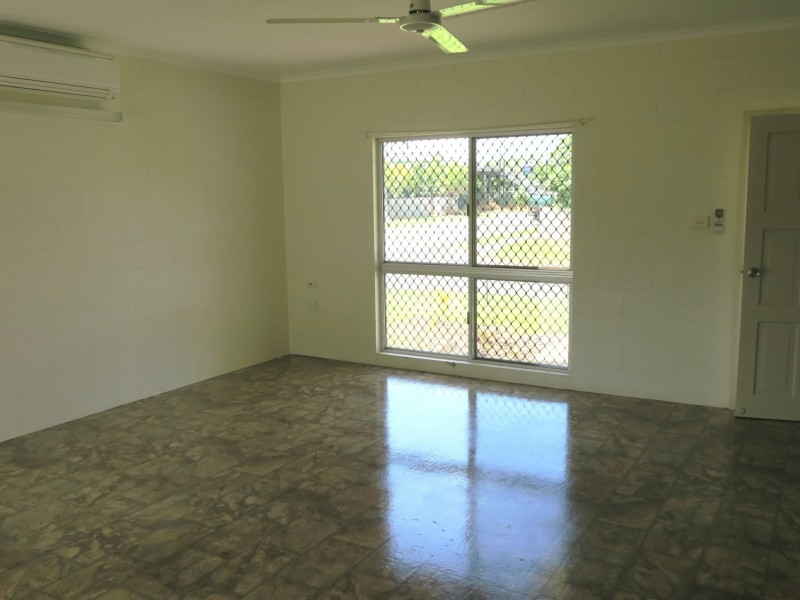 2 Carmel Close, Woree QLD 4868