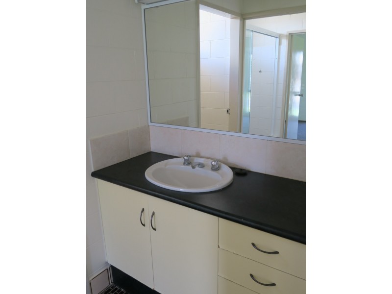 2 Carmel Close, Woree QLD 4868