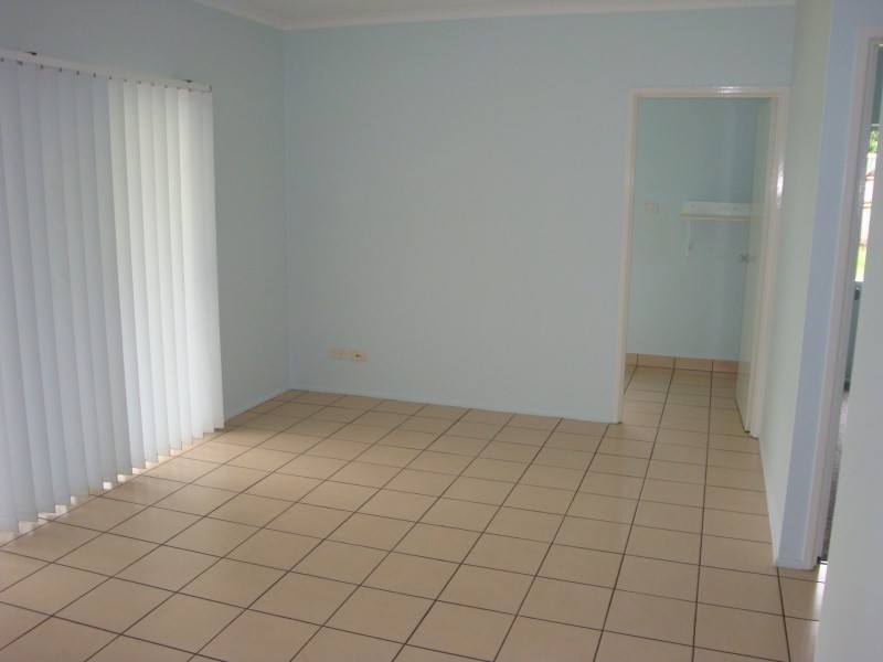 2 Kirraly Close, Mooroobool QLD 4870