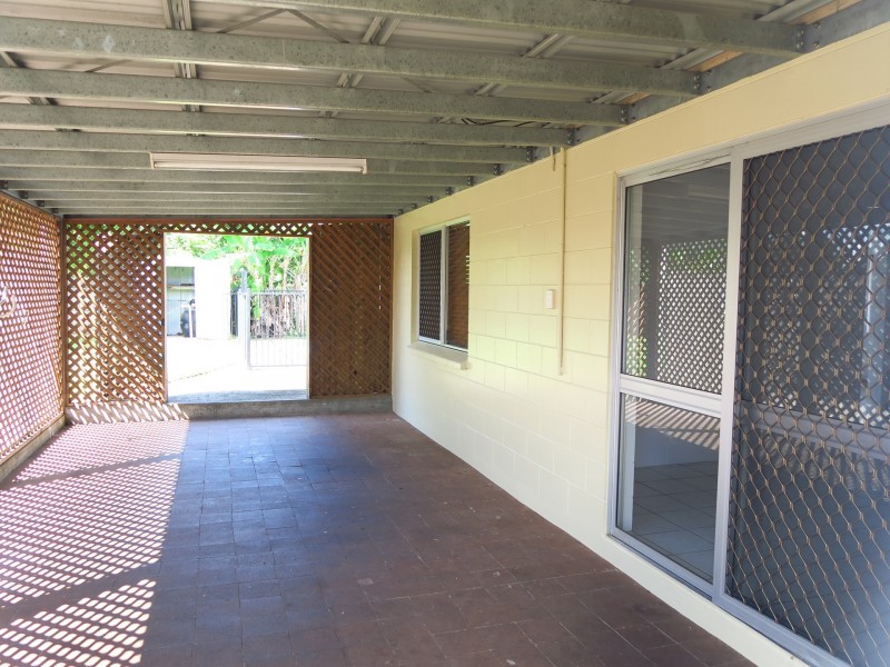 2/4 Ireland Crescent, Whitfield QLD 4870