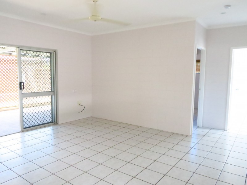 2/4 Ireland Crescent, Whitfield QLD 4870