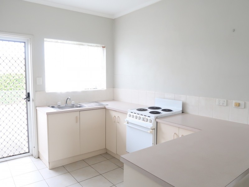 4/401 Mccoombe Street, Mooroobool QLD 4870