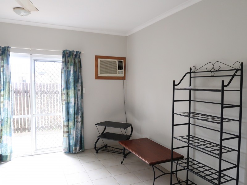 4/401 Mccoombe Street, Mooroobool QLD 4870