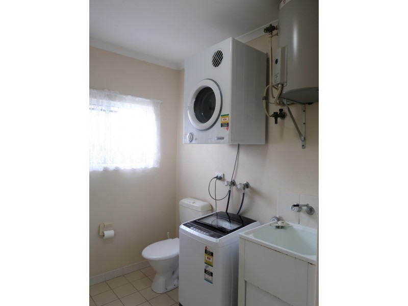 4/401 Mccoombe Street, Mooroobool QLD 4870