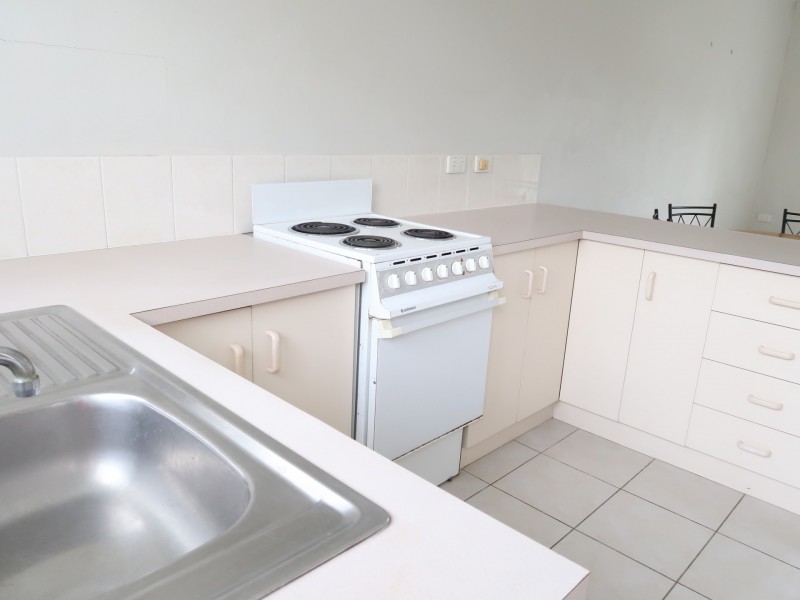 4/401 Mccoombe Street, Mooroobool QLD 4870