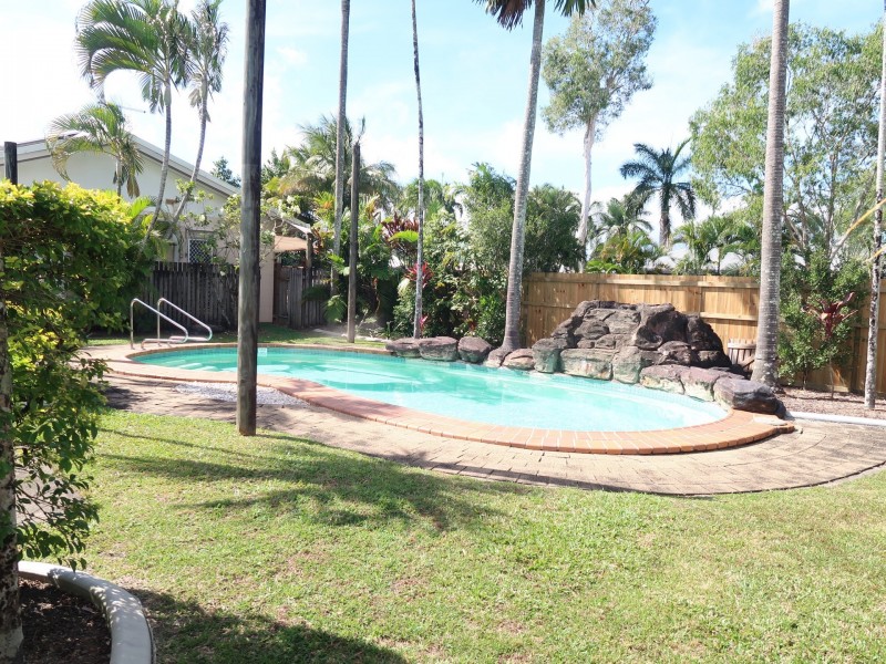 4/401 Mccoombe Street, Mooroobool QLD 4870