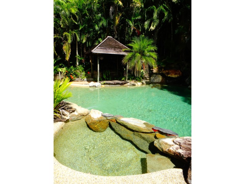 11 Cicero Close, Mooroobool QLD 4870