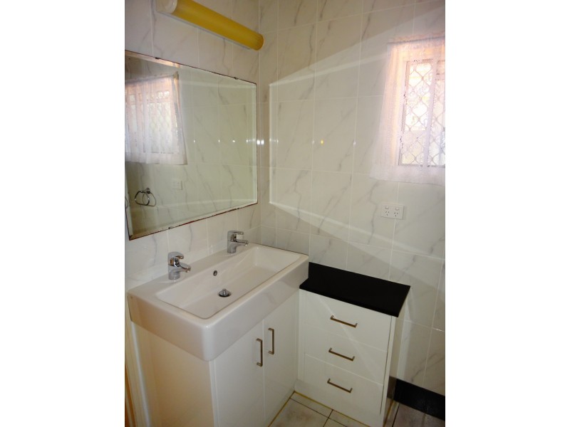 11 Cicero Close, Mooroobool QLD 4870