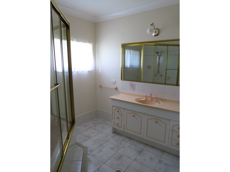 11 Cicero Close, Mooroobool QLD 4870