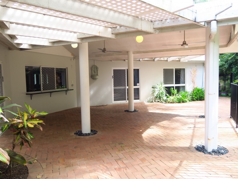 11 Cicero Close, Mooroobool QLD 4870