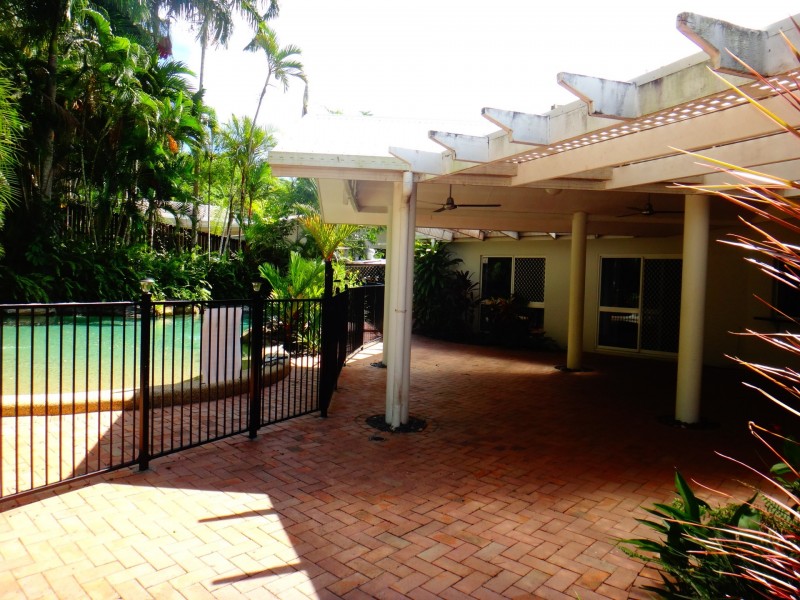 11 Cicero Close, Mooroobool QLD 4870