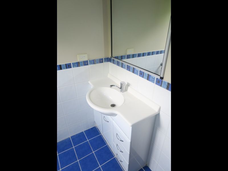 37 Hadrian Avenue, Mooroobool QLD 4870