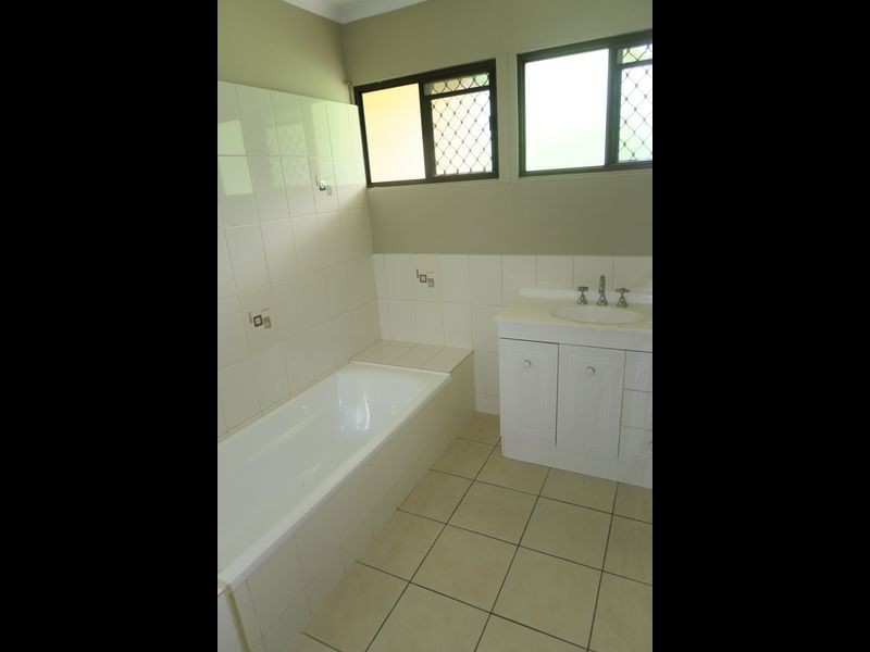 37 Hadrian Avenue, Mooroobool QLD 4870