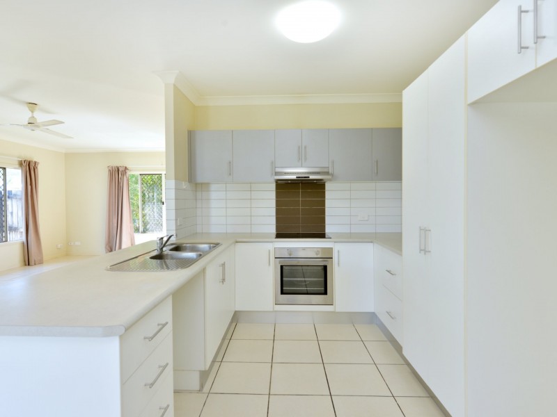 32 Norfolk Circuit, Redlynch QLD 4870