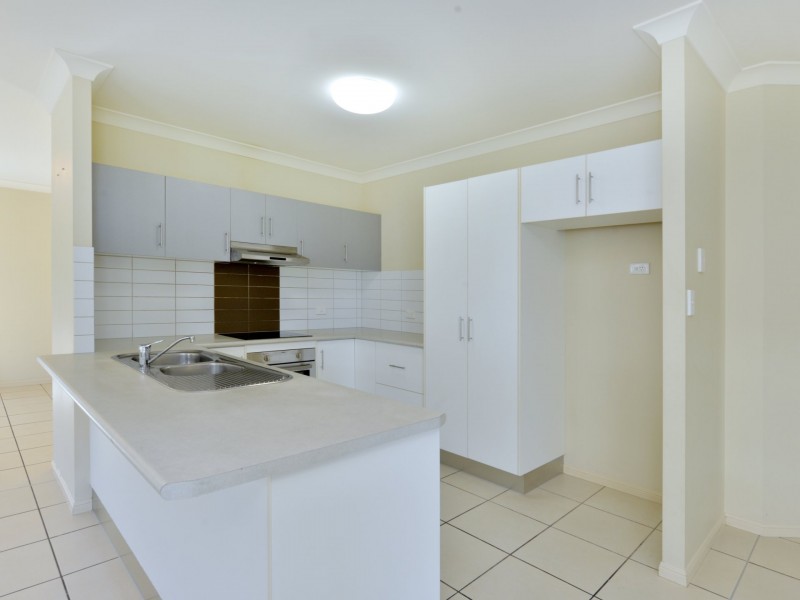 32 Norfolk Circuit, Redlynch QLD 4870